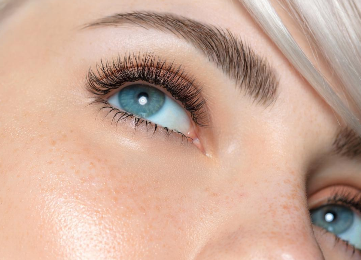 How Long Does It Take For Eyelashes To Grow Back?